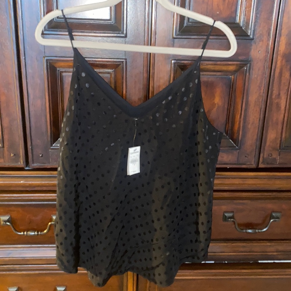 Express size Medium black top